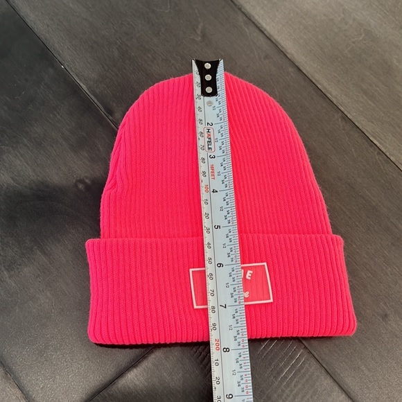 NEW WITHOUT TAGS HAT - Picture 10 of 12